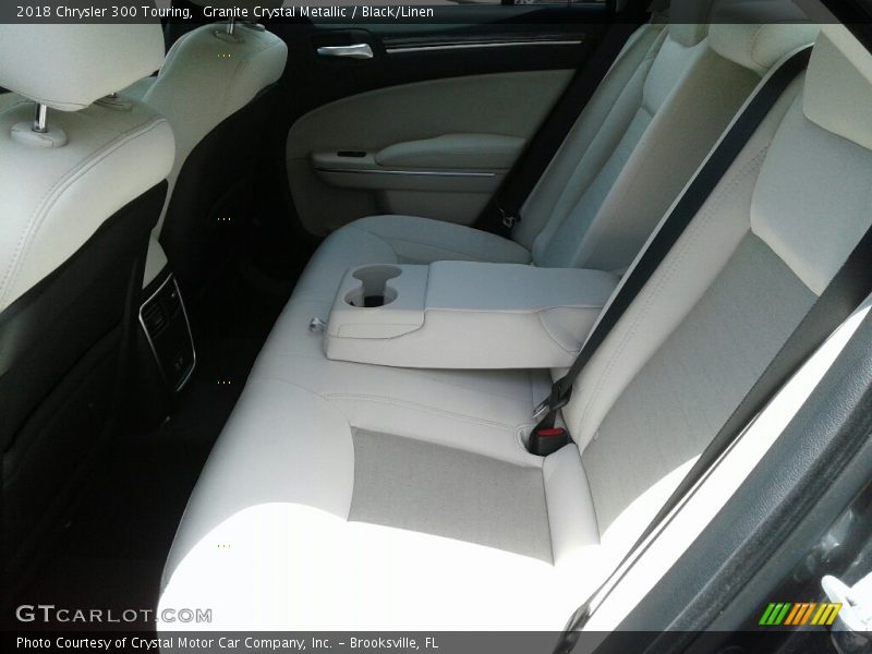 Granite Crystal Metallic / Black/Linen 2018 Chrysler 300 Touring