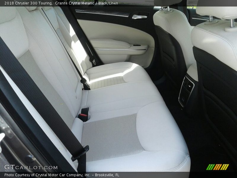 Granite Crystal Metallic / Black/Linen 2018 Chrysler 300 Touring