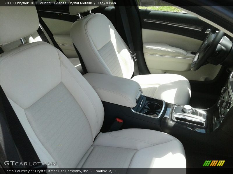 Granite Crystal Metallic / Black/Linen 2018 Chrysler 300 Touring