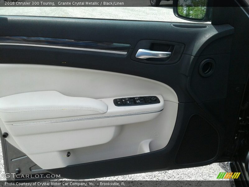 Granite Crystal Metallic / Black/Linen 2018 Chrysler 300 Touring