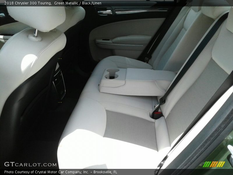 Green Metallic / Black/Linen 2018 Chrysler 300 Touring