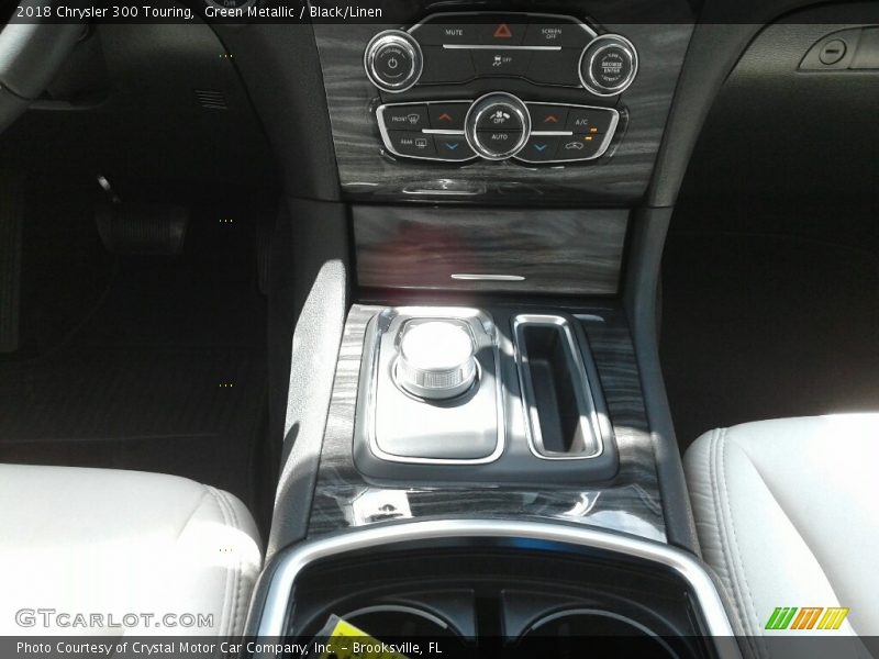 Green Metallic / Black/Linen 2018 Chrysler 300 Touring