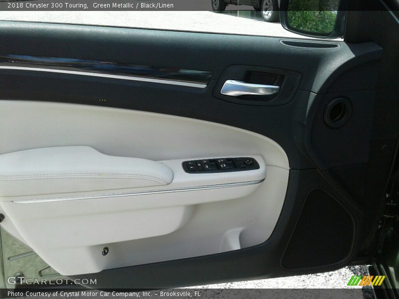 Green Metallic / Black/Linen 2018 Chrysler 300 Touring