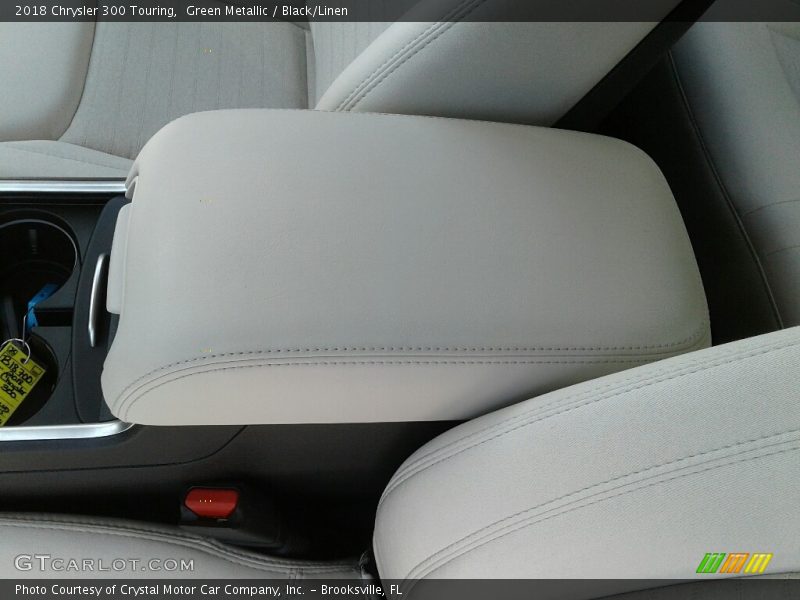 Green Metallic / Black/Linen 2018 Chrysler 300 Touring