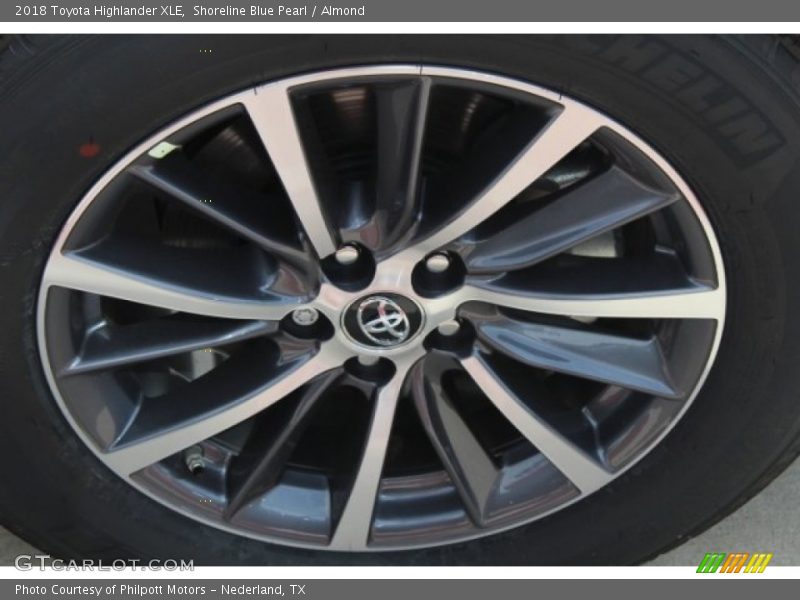 Shoreline Blue Pearl / Almond 2018 Toyota Highlander XLE