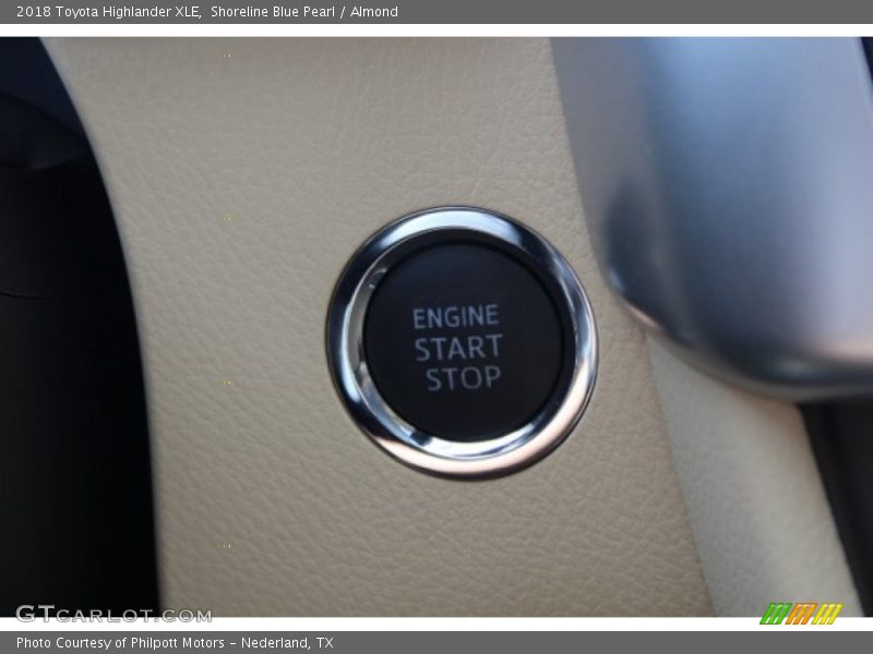 Shoreline Blue Pearl / Almond 2018 Toyota Highlander XLE