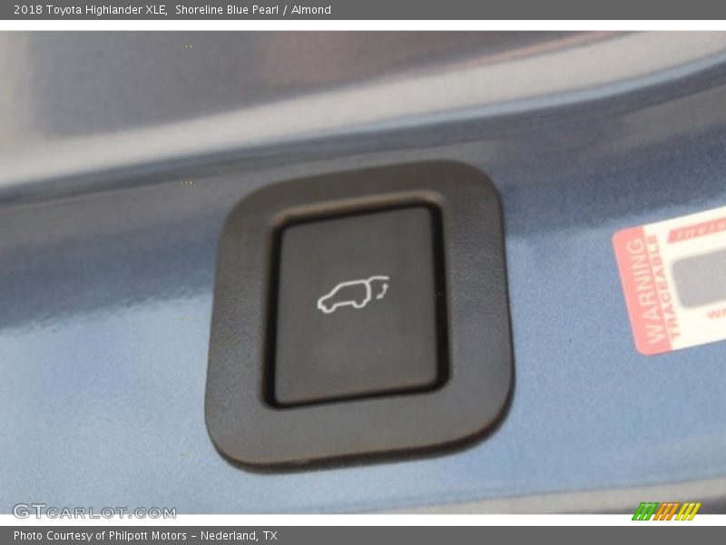 Shoreline Blue Pearl / Almond 2018 Toyota Highlander XLE