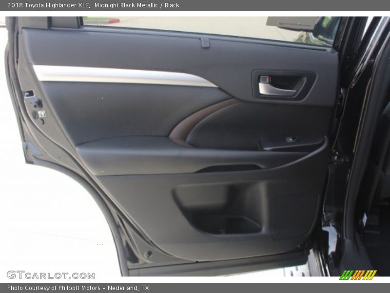 Midnight Black Metallic / Black 2018 Toyota Highlander XLE