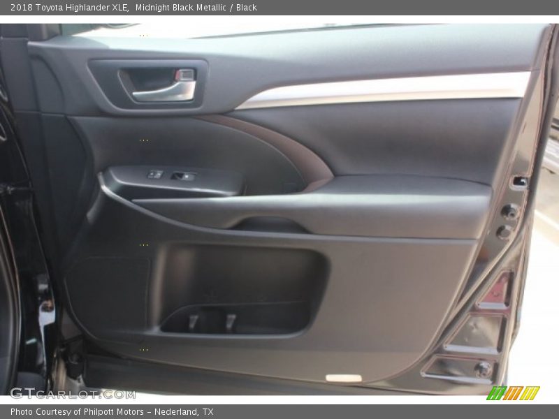 Midnight Black Metallic / Black 2018 Toyota Highlander XLE