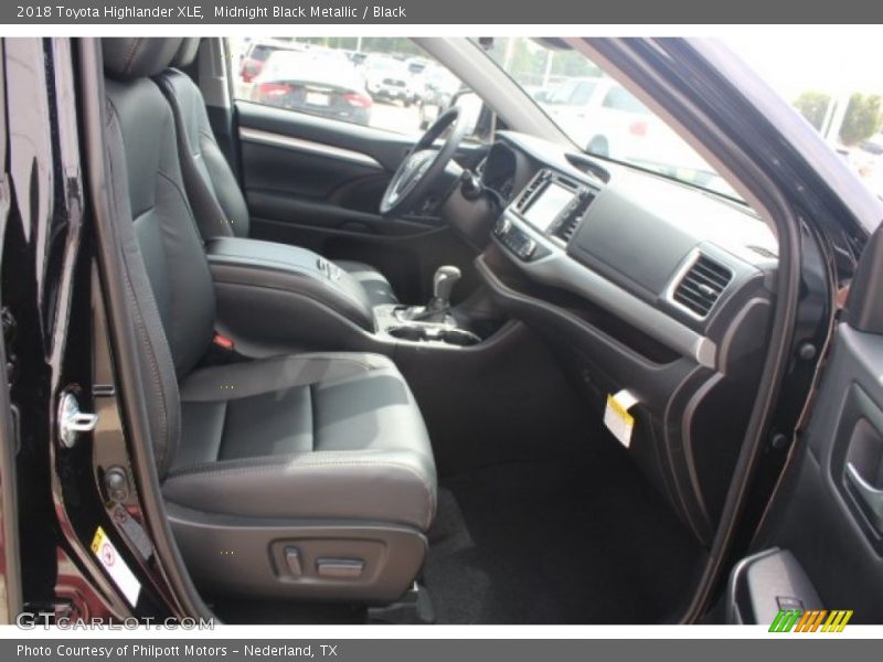 Midnight Black Metallic / Black 2018 Toyota Highlander XLE