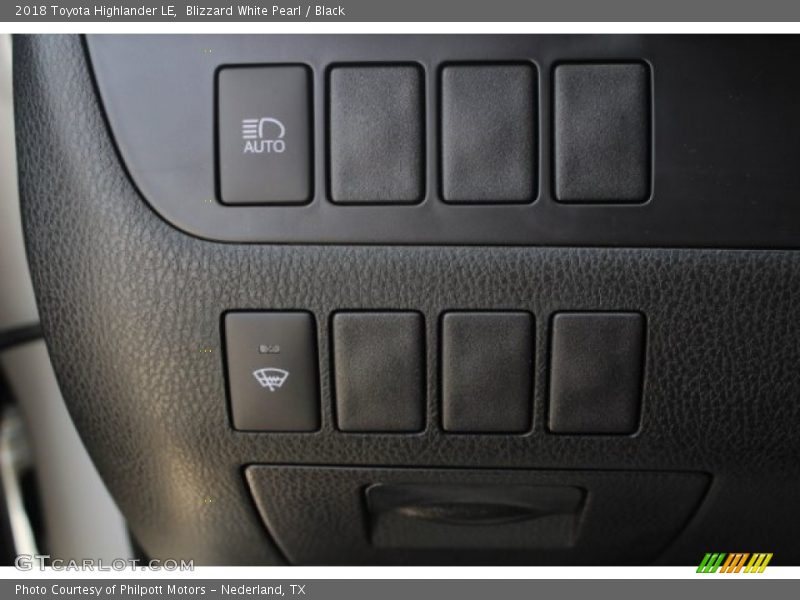 Blizzard White Pearl / Black 2018 Toyota Highlander LE