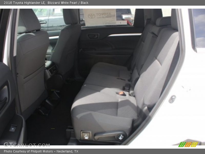 Blizzard White Pearl / Black 2018 Toyota Highlander LE