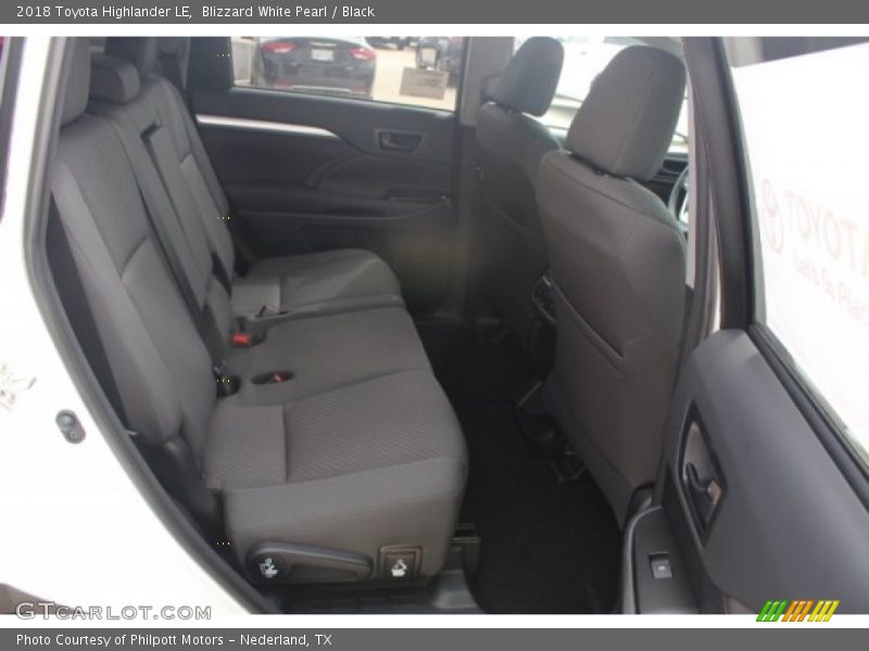 Blizzard White Pearl / Black 2018 Toyota Highlander LE