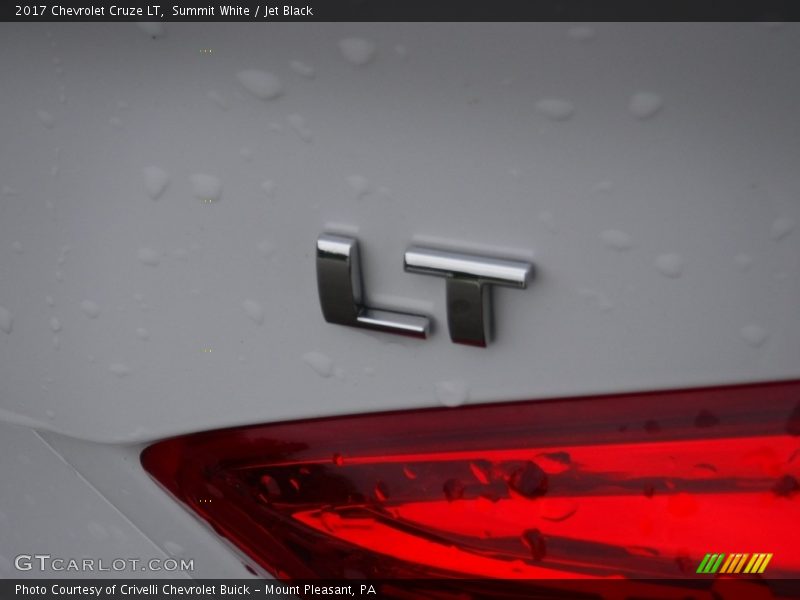 Summit White / Jet Black 2017 Chevrolet Cruze LT