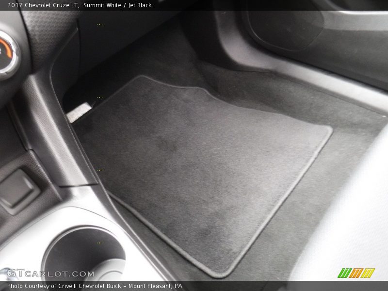 Summit White / Jet Black 2017 Chevrolet Cruze LT