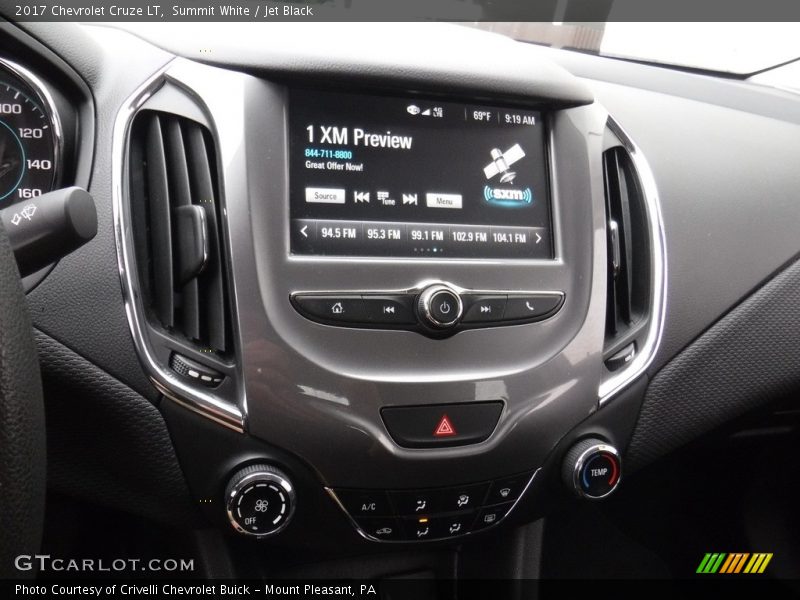 Summit White / Jet Black 2017 Chevrolet Cruze LT