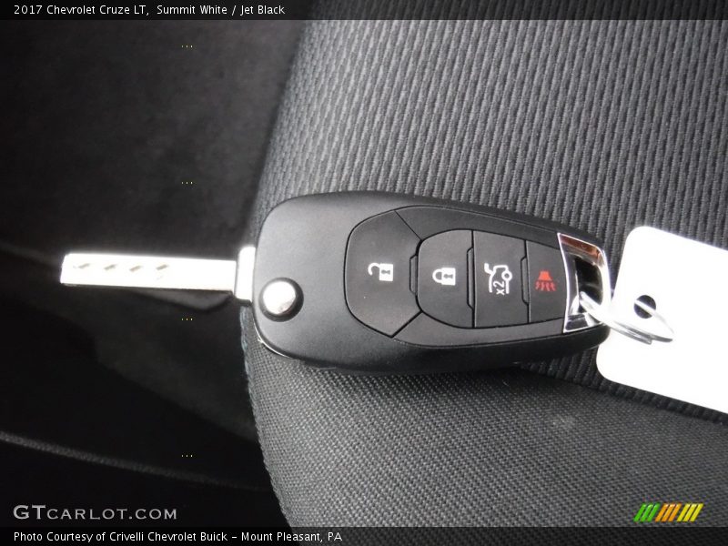 Summit White / Jet Black 2017 Chevrolet Cruze LT