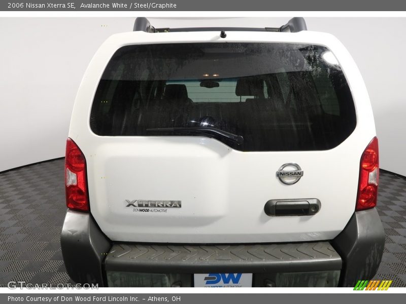 Avalanche White / Steel/Graphite 2006 Nissan Xterra SE
