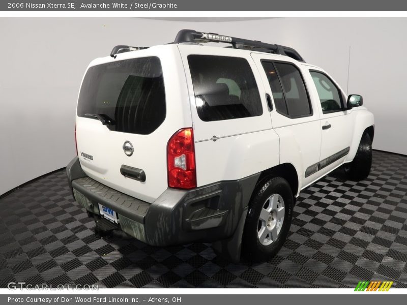 Avalanche White / Steel/Graphite 2006 Nissan Xterra SE