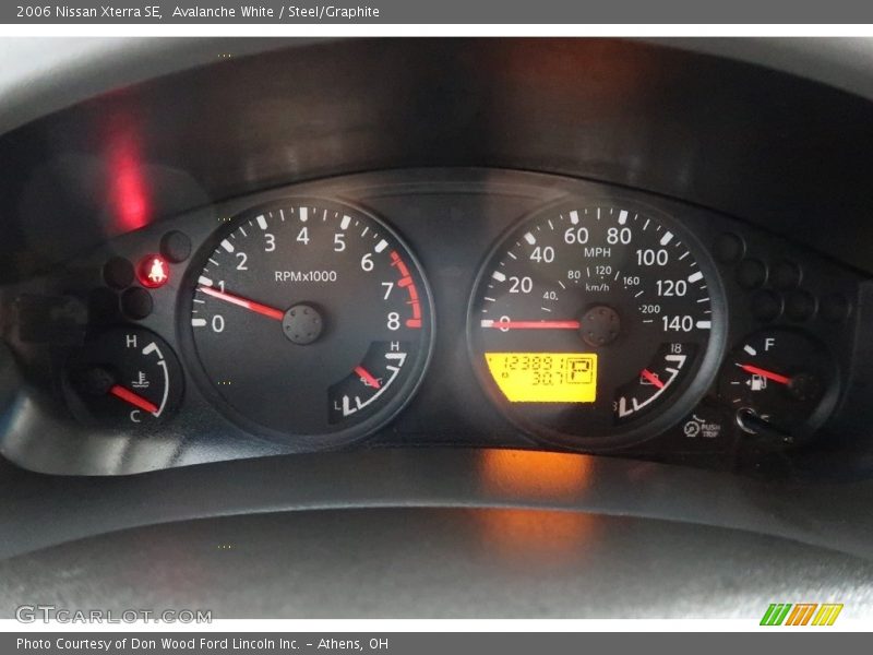 Avalanche White / Steel/Graphite 2006 Nissan Xterra SE
