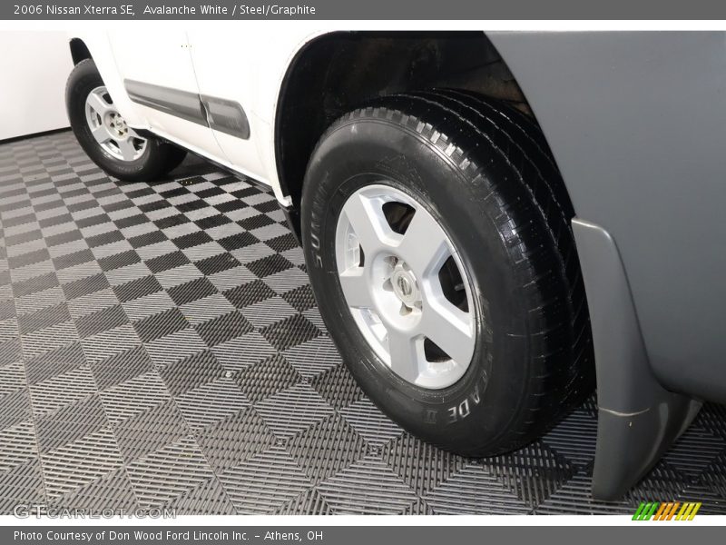 Avalanche White / Steel/Graphite 2006 Nissan Xterra SE