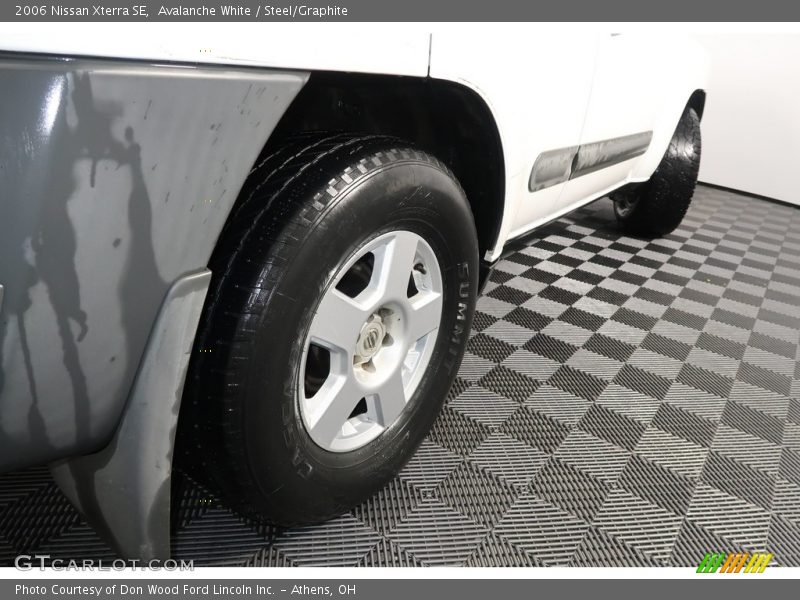 Avalanche White / Steel/Graphite 2006 Nissan Xterra SE