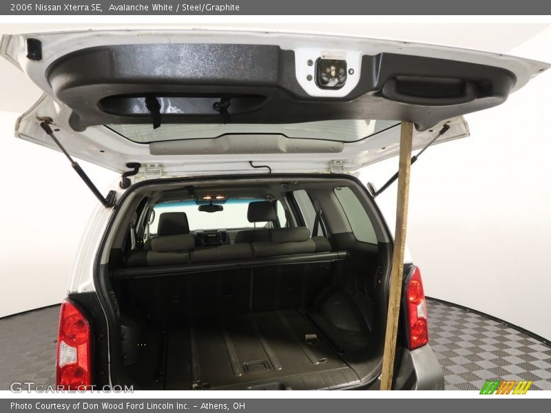 Avalanche White / Steel/Graphite 2006 Nissan Xterra SE