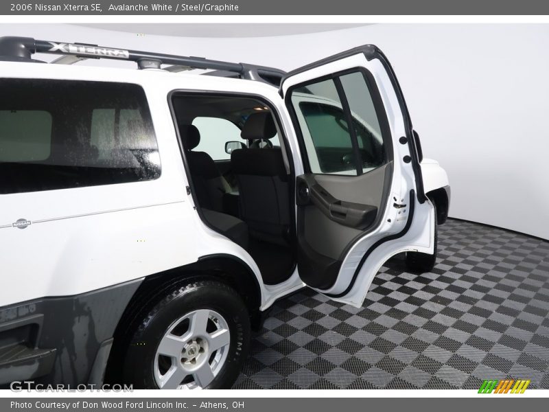 Avalanche White / Steel/Graphite 2006 Nissan Xterra SE