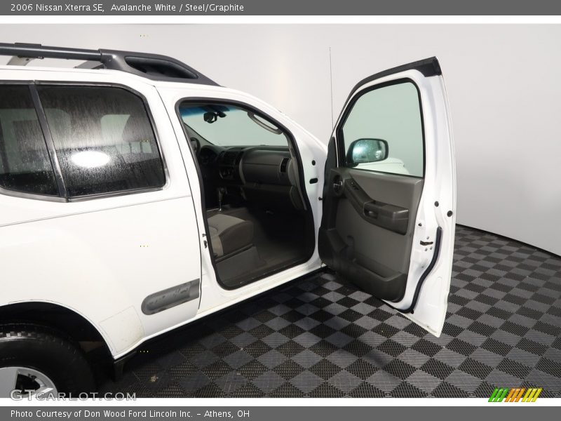 Avalanche White / Steel/Graphite 2006 Nissan Xterra SE