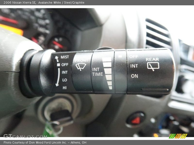 Avalanche White / Steel/Graphite 2006 Nissan Xterra SE