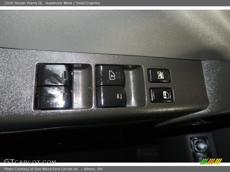 Avalanche White / Steel/Graphite 2006 Nissan Xterra SE
