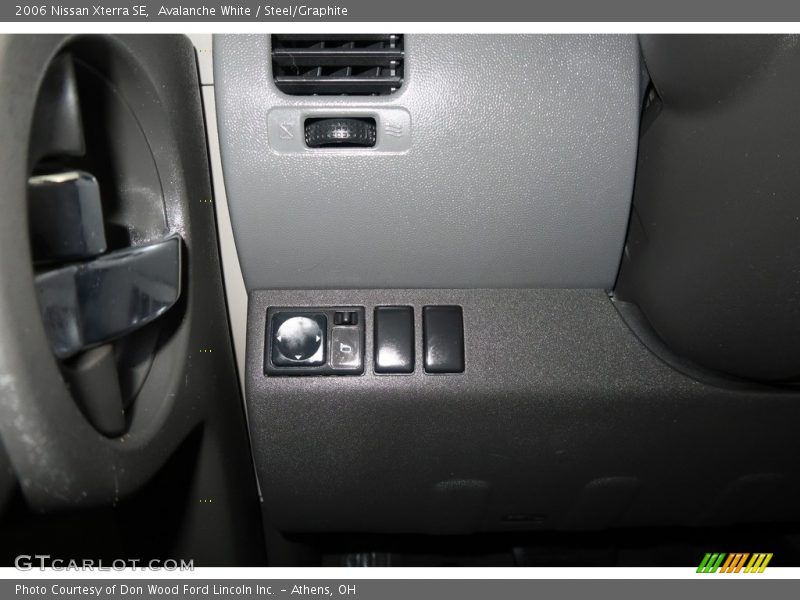 Avalanche White / Steel/Graphite 2006 Nissan Xterra SE