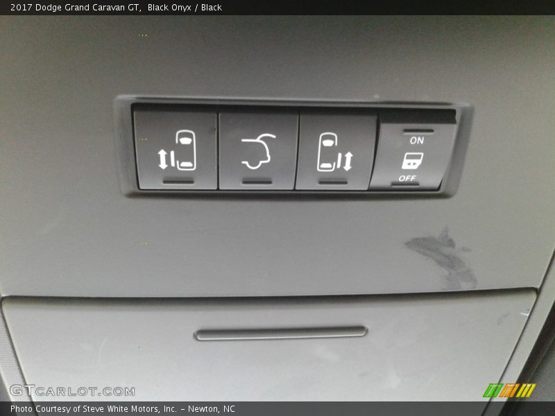 Black Onyx / Black 2017 Dodge Grand Caravan GT