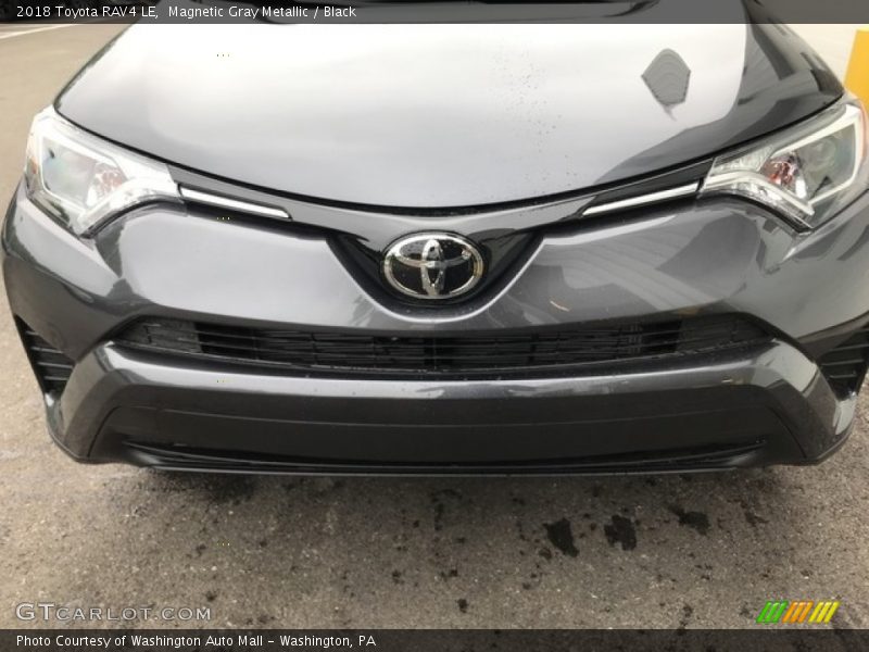 Magnetic Gray Metallic / Black 2018 Toyota RAV4 LE