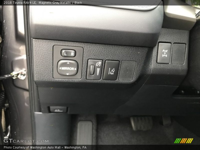 Magnetic Gray Metallic / Black 2018 Toyota RAV4 LE