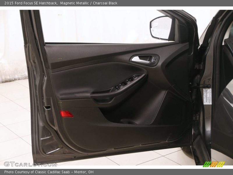 Magnetic Metallic / Charcoal Black 2015 Ford Focus SE Hatchback
