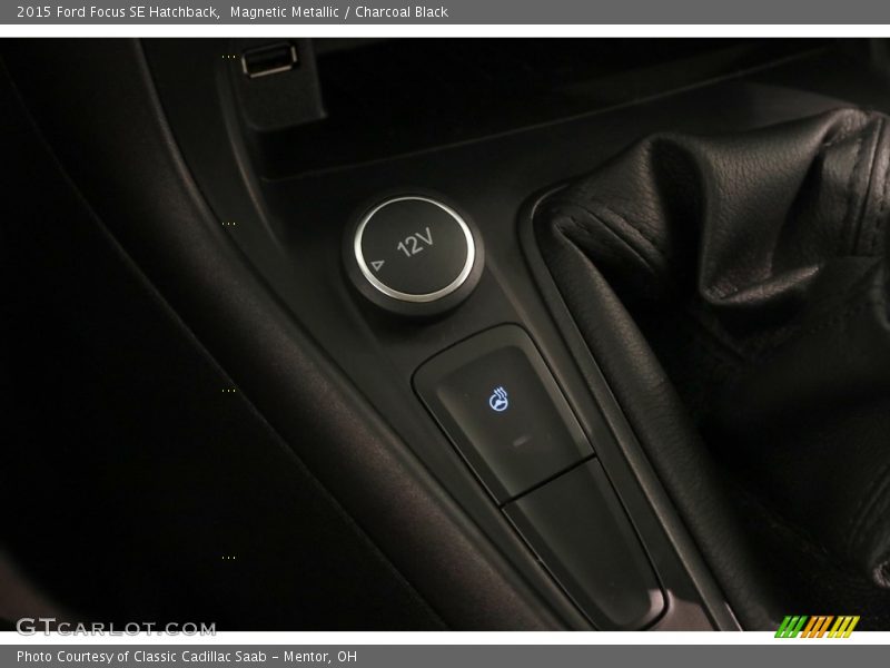 Magnetic Metallic / Charcoal Black 2015 Ford Focus SE Hatchback