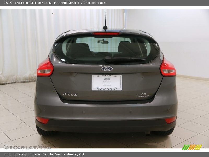 Magnetic Metallic / Charcoal Black 2015 Ford Focus SE Hatchback