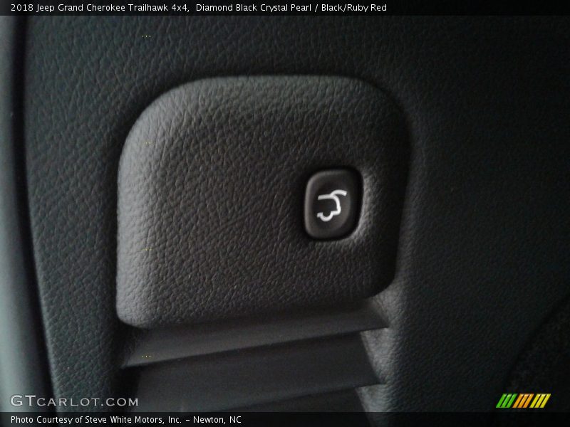 Diamond Black Crystal Pearl / Black/Ruby Red 2018 Jeep Grand Cherokee Trailhawk 4x4