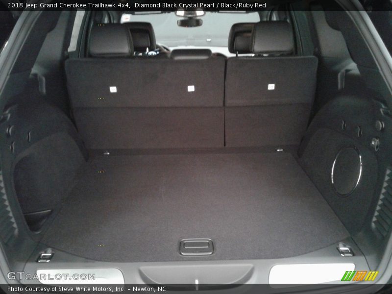  2018 Grand Cherokee Trailhawk 4x4 Trunk