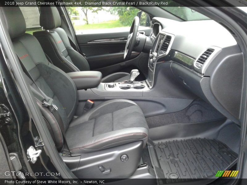 Front Seat of 2018 Grand Cherokee Trailhawk 4x4