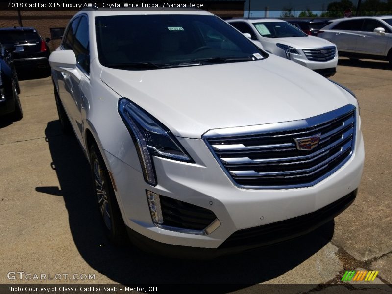 Crystal White Tricoat / Sahara Beige 2018 Cadillac XT5 Luxury AWD