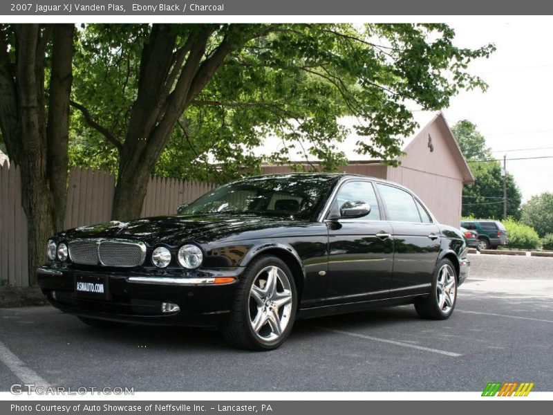 Ebony Black / Charcoal 2007 Jaguar XJ Vanden Plas