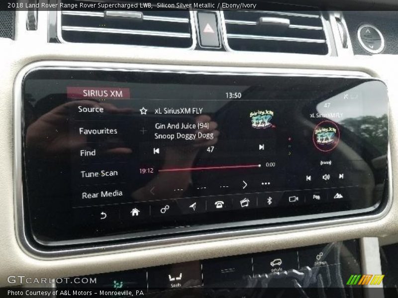 Silicon Silver Metallic / Ebony/Ivory 2018 Land Rover Range Rover Supercharged LWB
