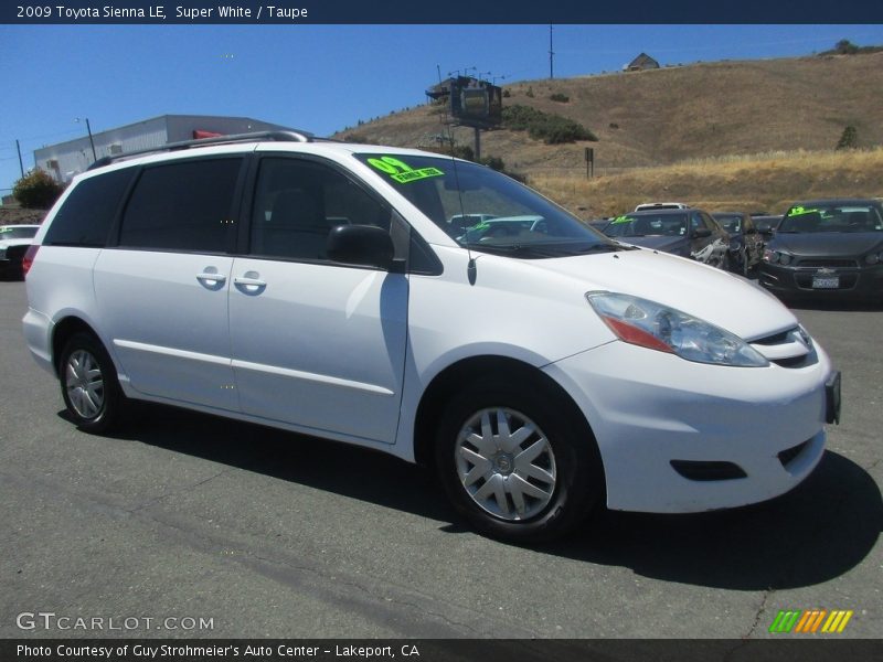 Super White / Taupe 2009 Toyota Sienna LE