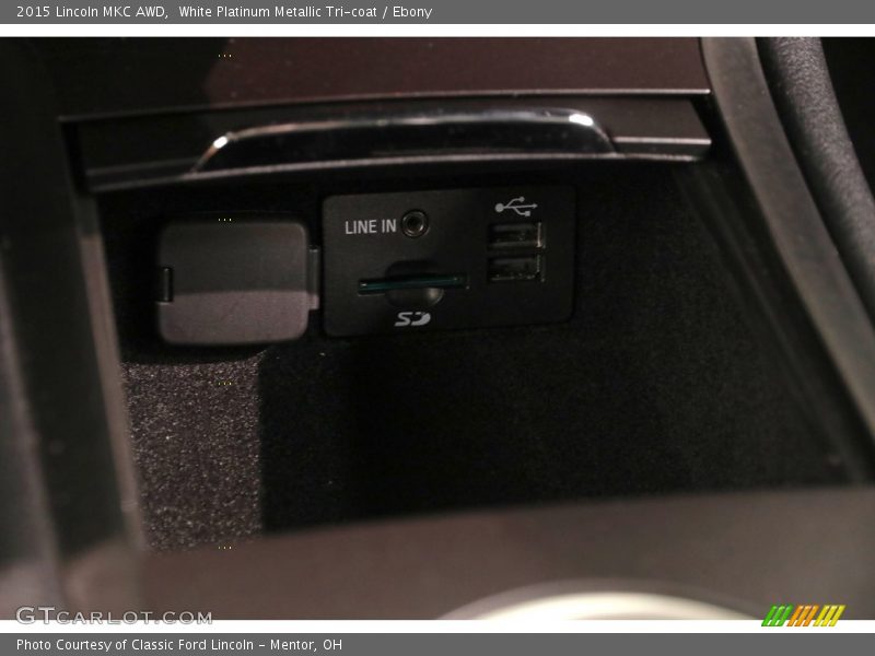 White Platinum Metallic Tri-coat / Ebony 2015 Lincoln MKC AWD