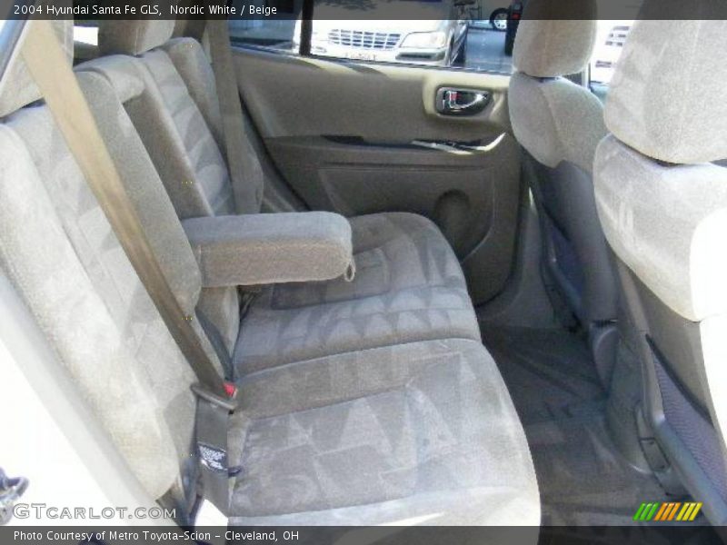 Nordic White / Beige 2004 Hyundai Santa Fe GLS