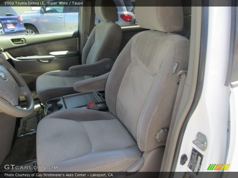 Super White / Taupe 2009 Toyota Sienna LE