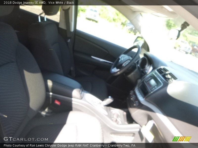 Vice White / Black 2018 Dodge Journey SE AWD
