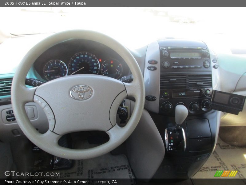 Super White / Taupe 2009 Toyota Sienna LE